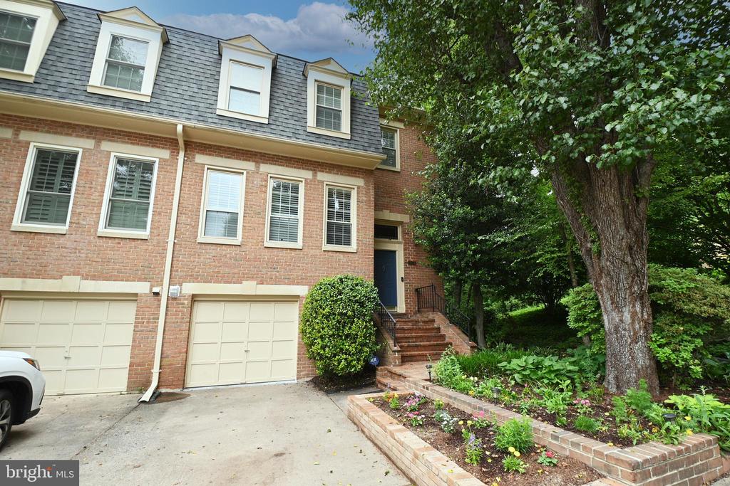 1441 MCLEAN MEWS COURT