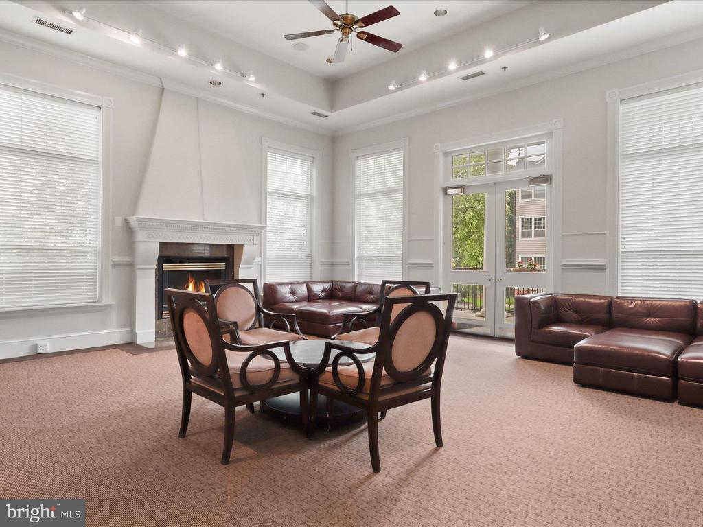 1521 SPRING GATE DRIVE Unit: 10107
