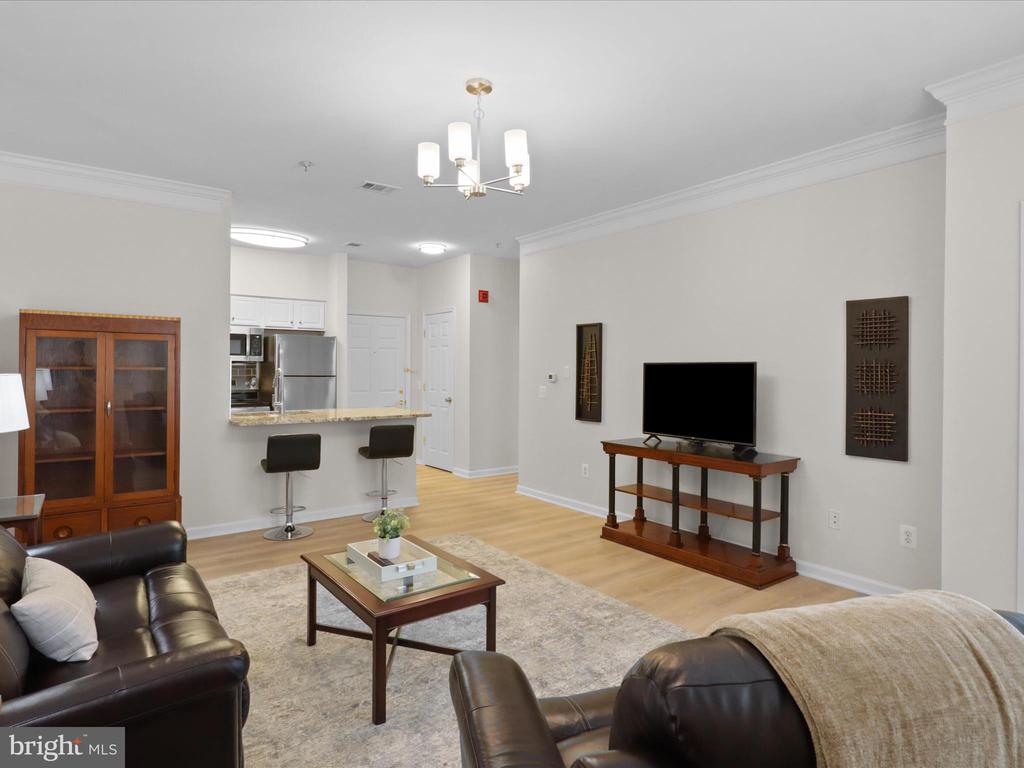 1521 SPRING GATE DRIVE Unit: 10107