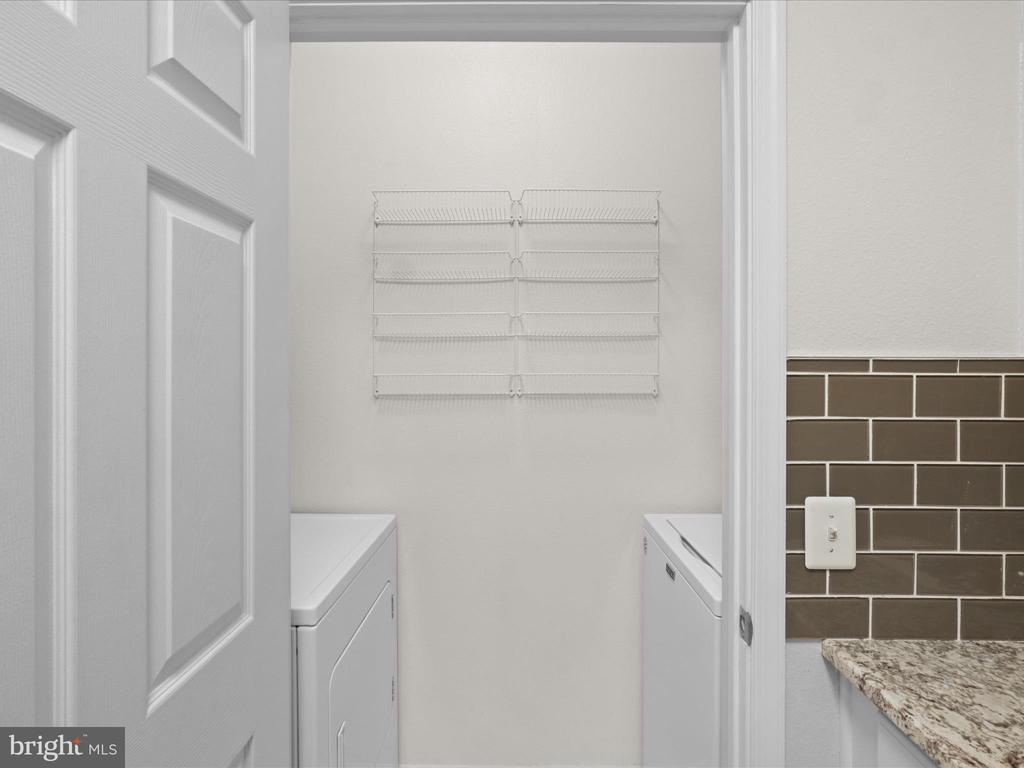 1521 SPRING GATE DRIVE Unit: 10107