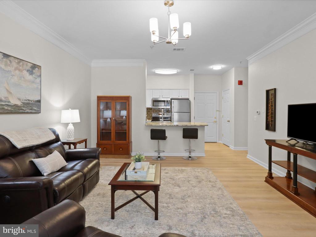 1521 SPRING GATE DRIVE Unit: 10107
