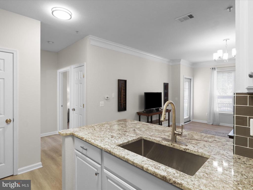1521 SPRING GATE DRIVE Unit: 10107