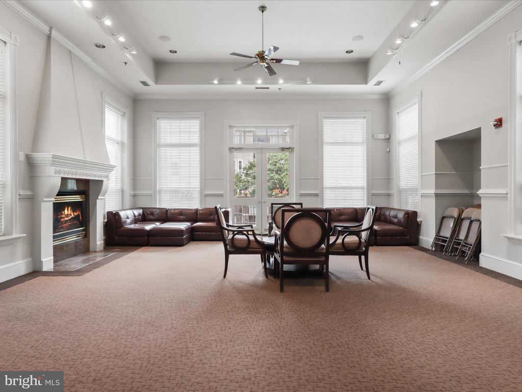 1521 SPRING GATE DRIVE Unit: 10107