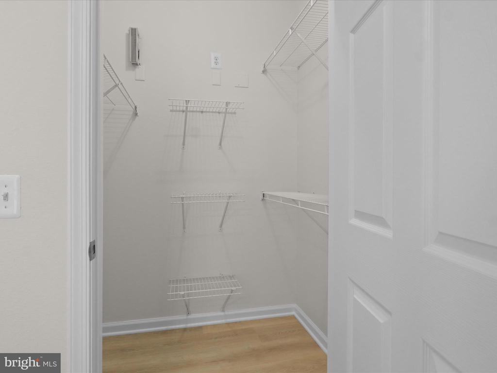 1521 SPRING GATE DRIVE Unit: 10107