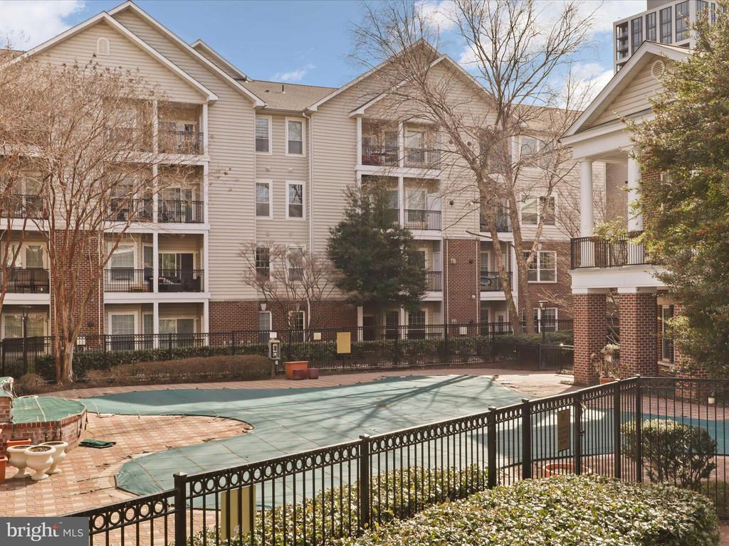 1521 SPRING GATE DRIVE Unit: 10107
