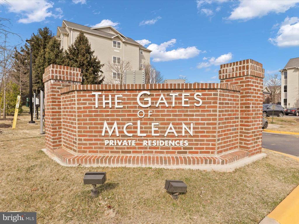 1521 SPRING GATE DRIVE Unit: 10107