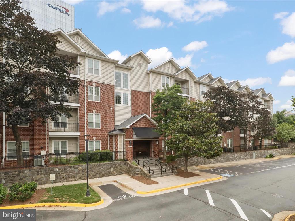 1521 SPRING GATE DRIVE Unit: 10107