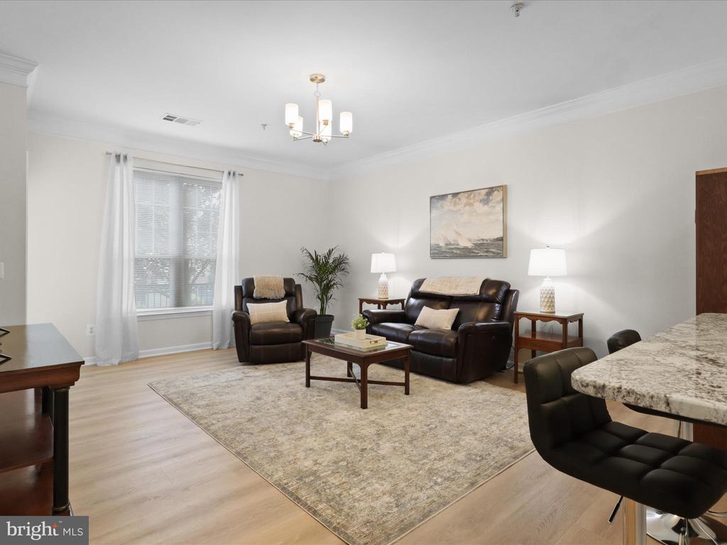 1521 SPRING GATE DRIVE Unit: 10107
