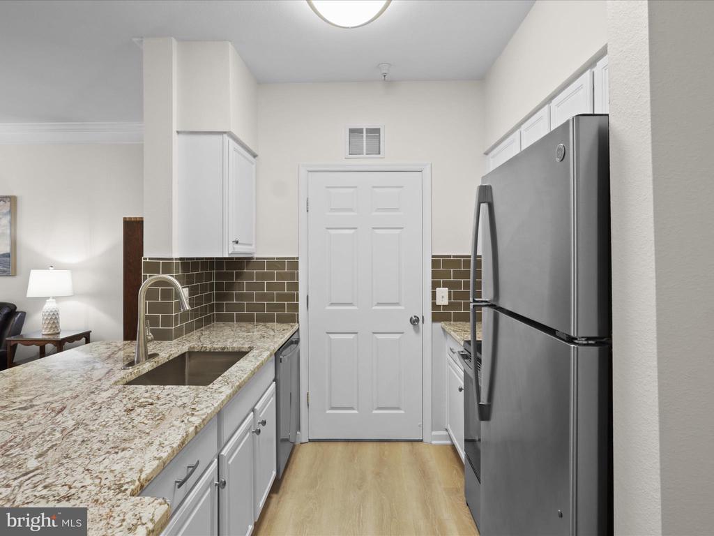 1521 SPRING GATE DRIVE Unit: 10107