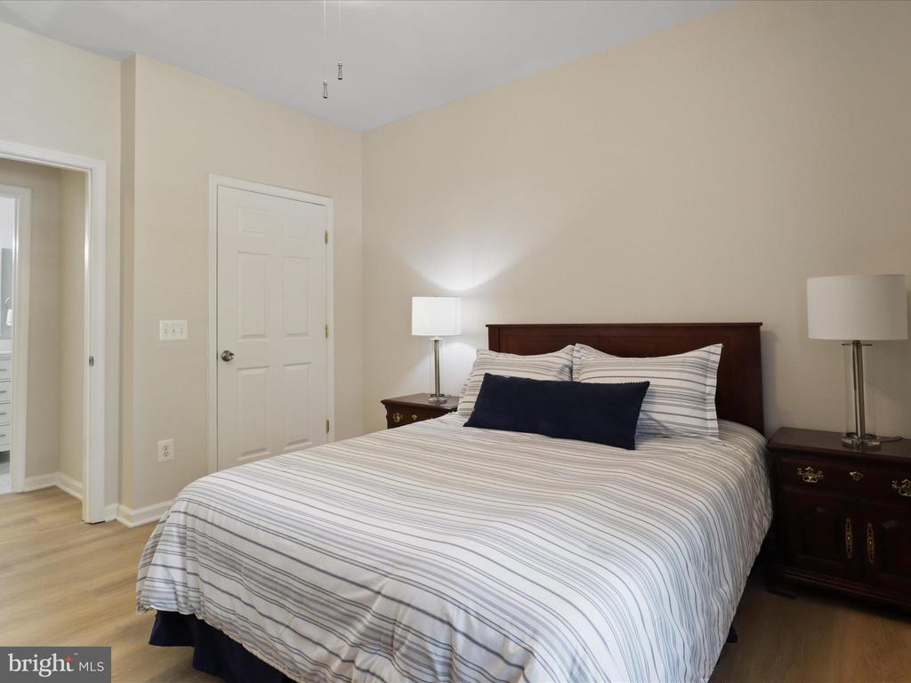 1521 SPRING GATE DRIVE Unit: 10107