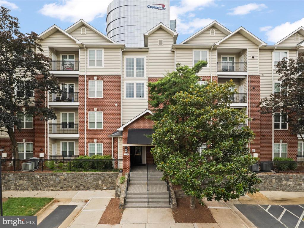 1521 SPRING GATE DRIVE Unit: 10107