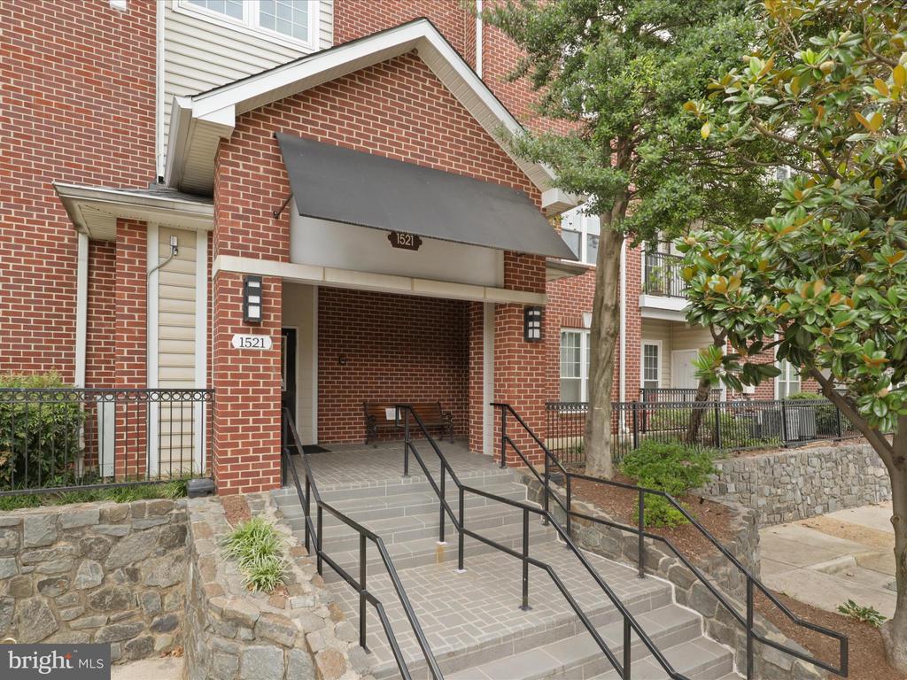 1521 SPRING GATE DRIVE Unit: 10107