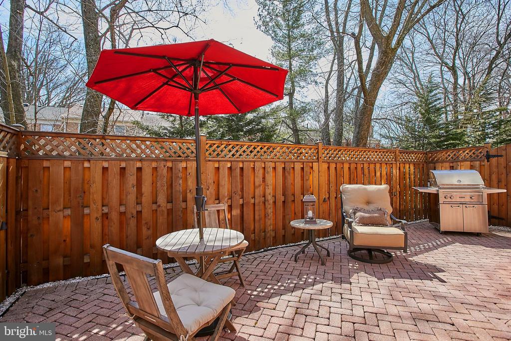 7023 LITTLE LEAF LINDEN LANE