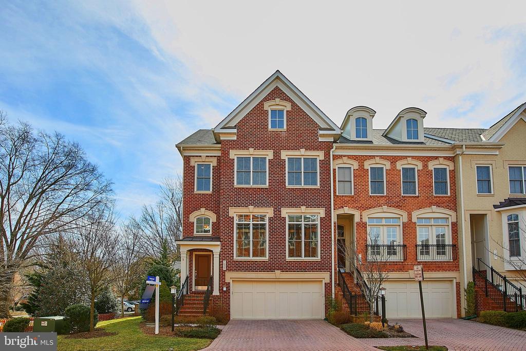 7023 LITTLE LEAF LINDEN LANE