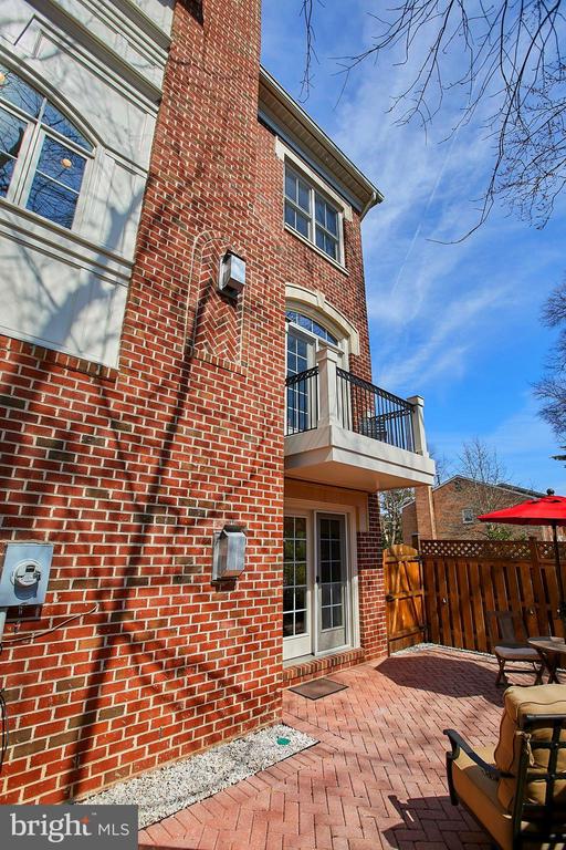 7023 LITTLE LEAF LINDEN LANE