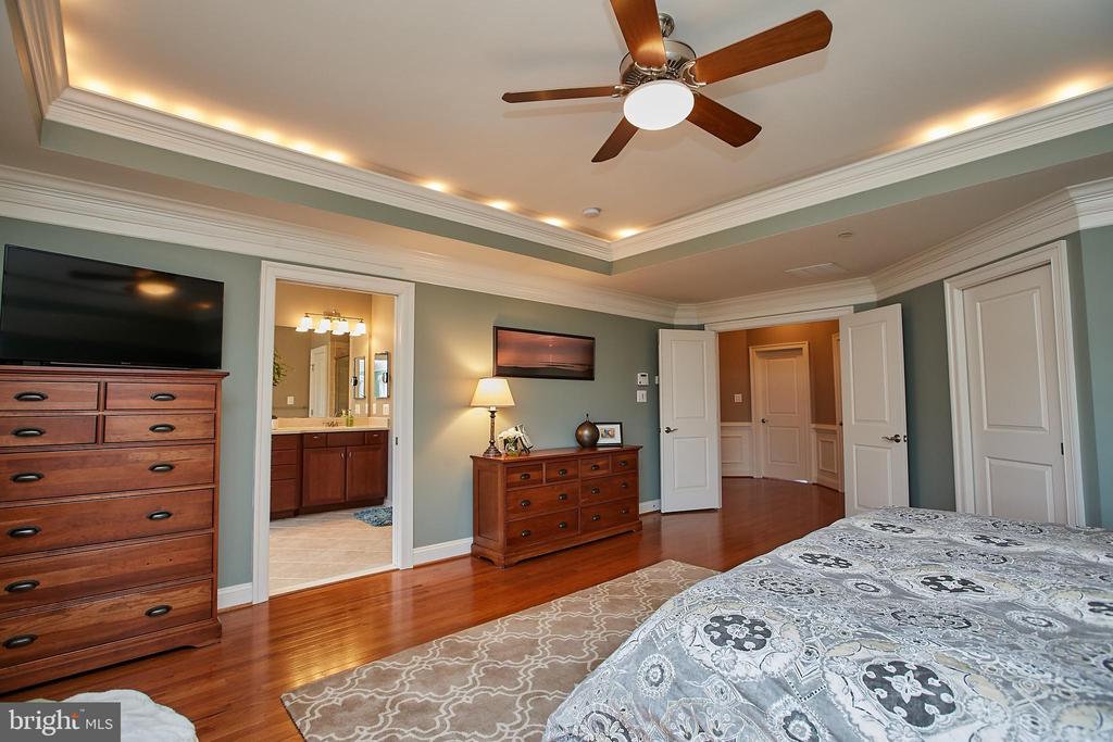 7023 LITTLE LEAF LINDEN LANE