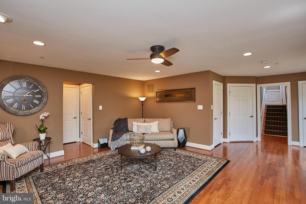 7023 LITTLE LEAF LINDEN LANE