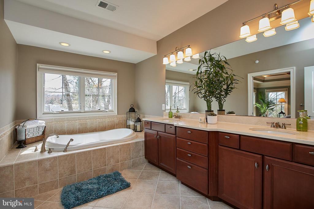 7023 LITTLE LEAF LINDEN LANE