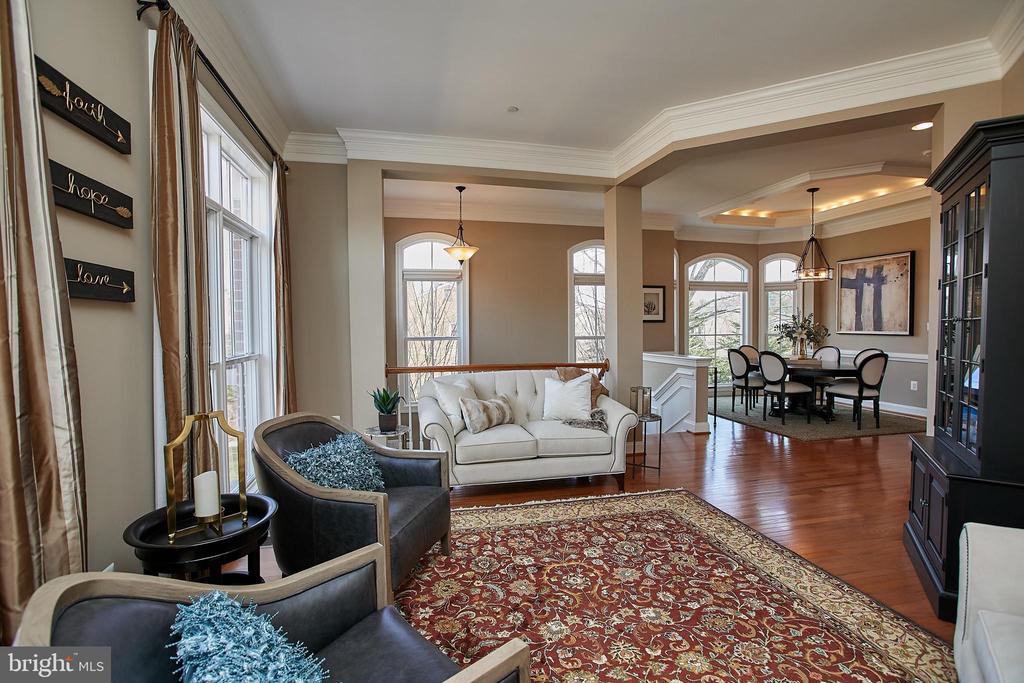 7023 LITTLE LEAF LINDEN LANE