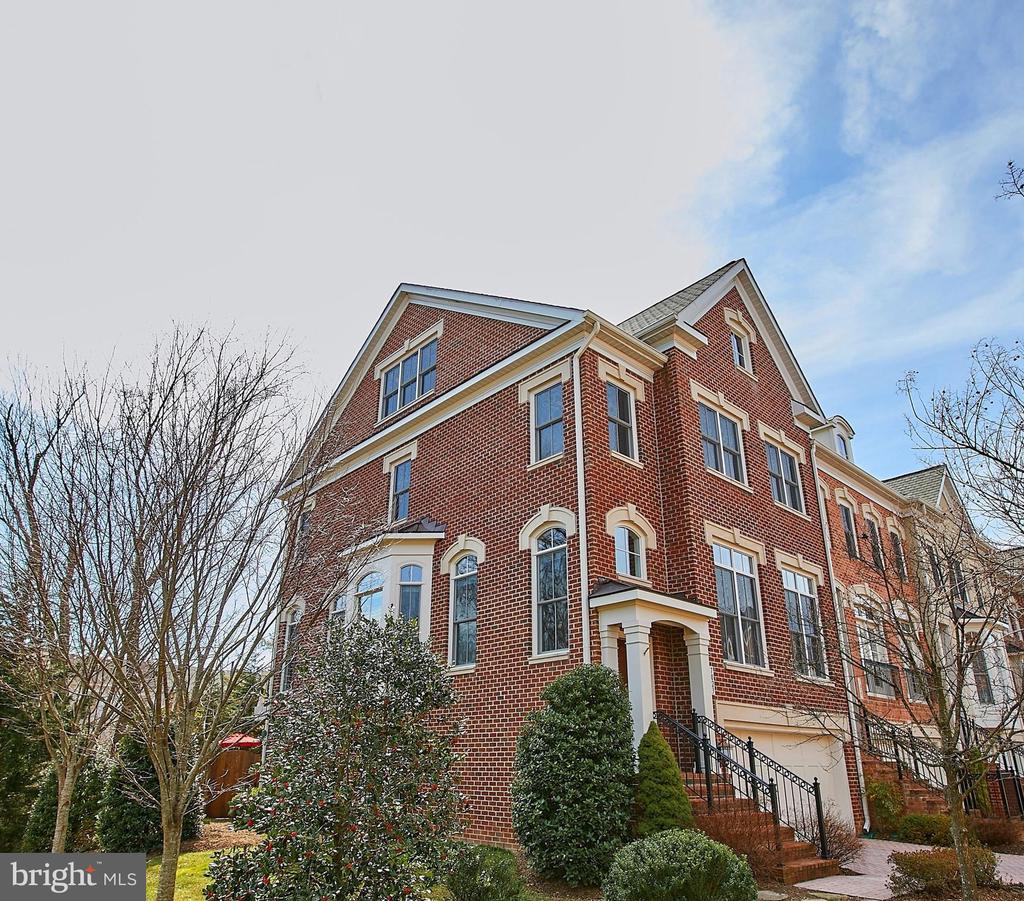 7023 LITTLE LEAF LINDEN LANE