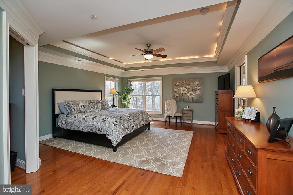 7023 LITTLE LEAF LINDEN LANE