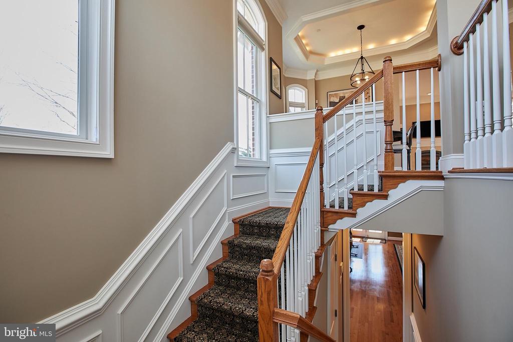 7023 LITTLE LEAF LINDEN LANE