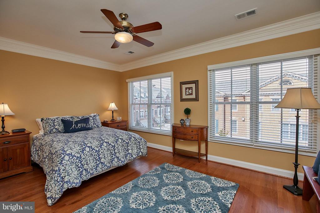 7023 LITTLE LEAF LINDEN LANE