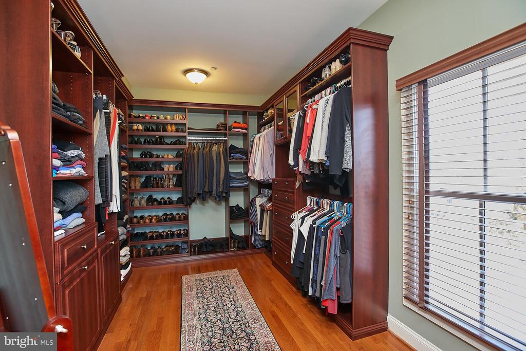 7023 LITTLE LEAF LINDEN LANE