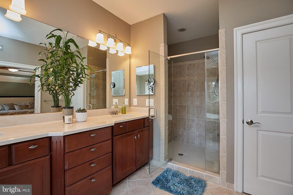7023 LITTLE LEAF LINDEN LANE