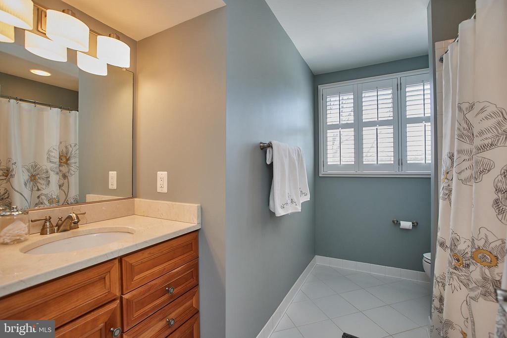 7023 LITTLE LEAF LINDEN LANE