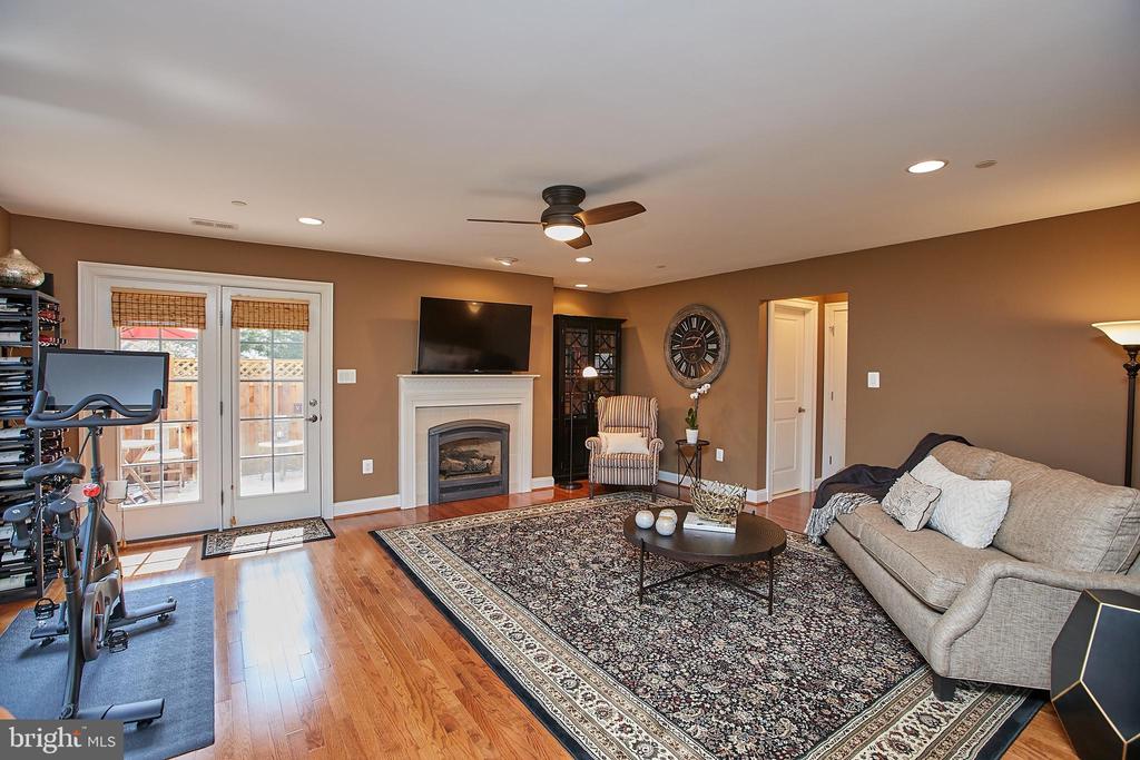 7023 LITTLE LEAF LINDEN LANE