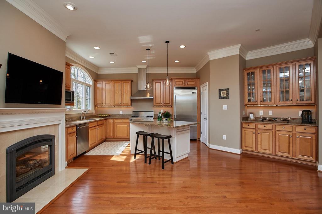 7023 LITTLE LEAF LINDEN LANE