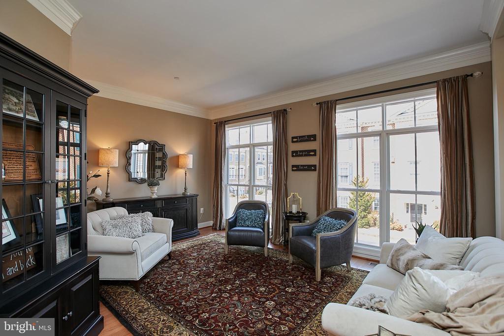 7023 LITTLE LEAF LINDEN LANE