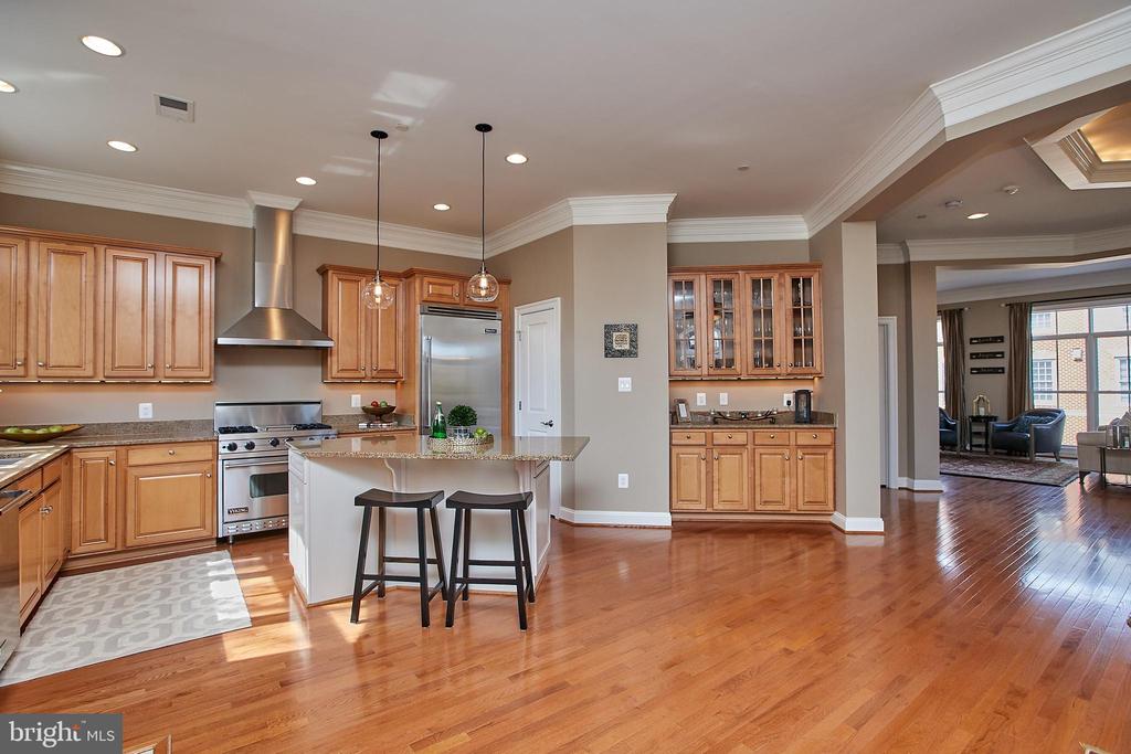 7023 LITTLE LEAF LINDEN LANE