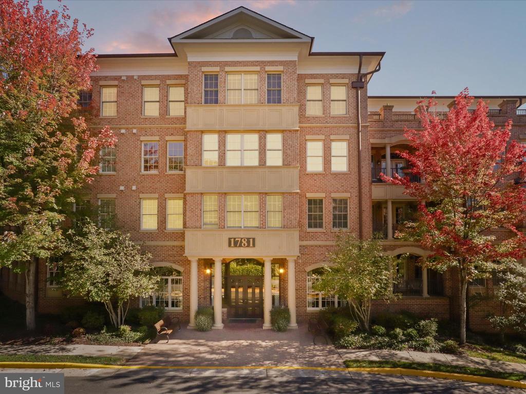 1781 CHAIN BRIDGE ROAD Unit: 303