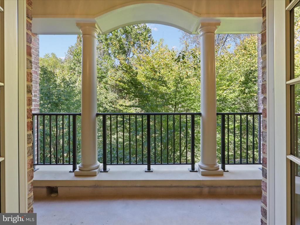 1781 CHAIN BRIDGE ROAD Unit: 303