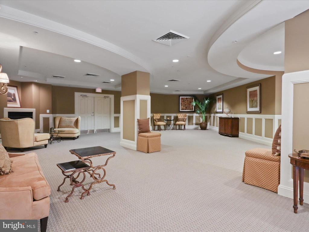 1781 CHAIN BRIDGE ROAD Unit: 303