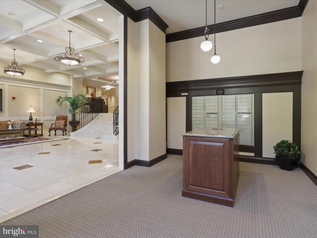 1781 CHAIN BRIDGE ROAD Unit: 303