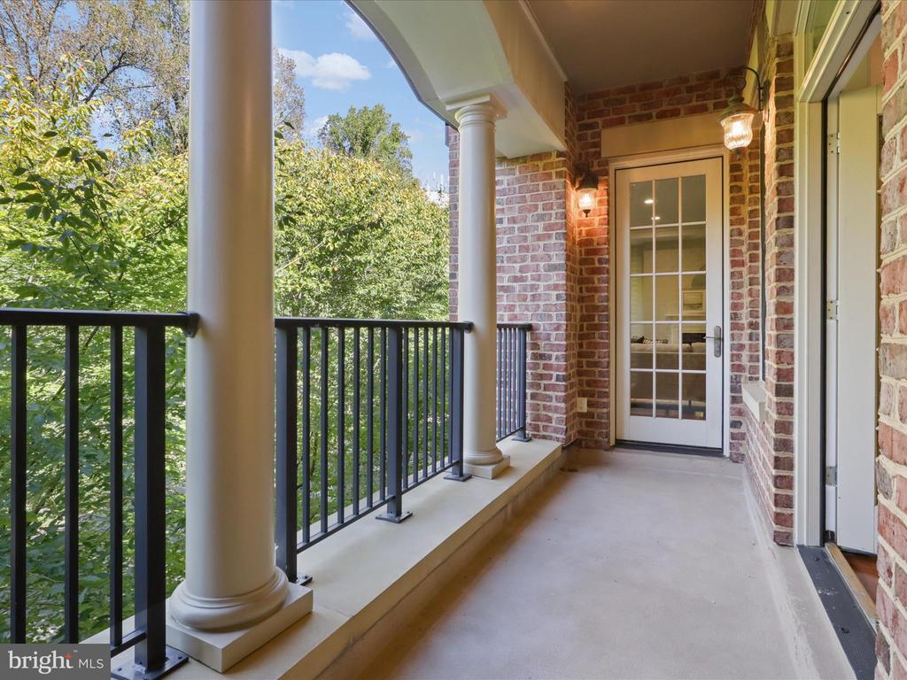 1781 CHAIN BRIDGE ROAD Unit: 303