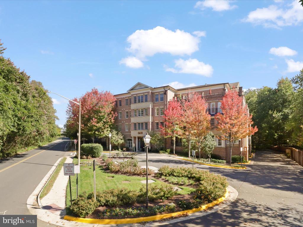 1781 CHAIN BRIDGE ROAD Unit: 303
