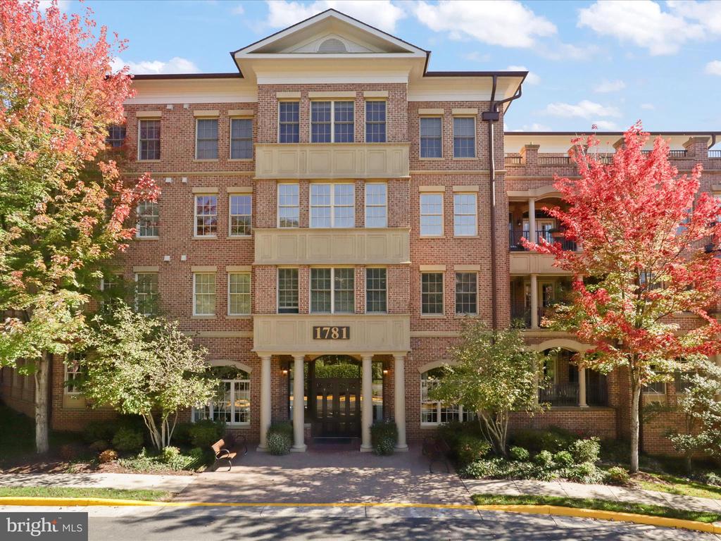 1781 CHAIN BRIDGE ROAD Unit: 303