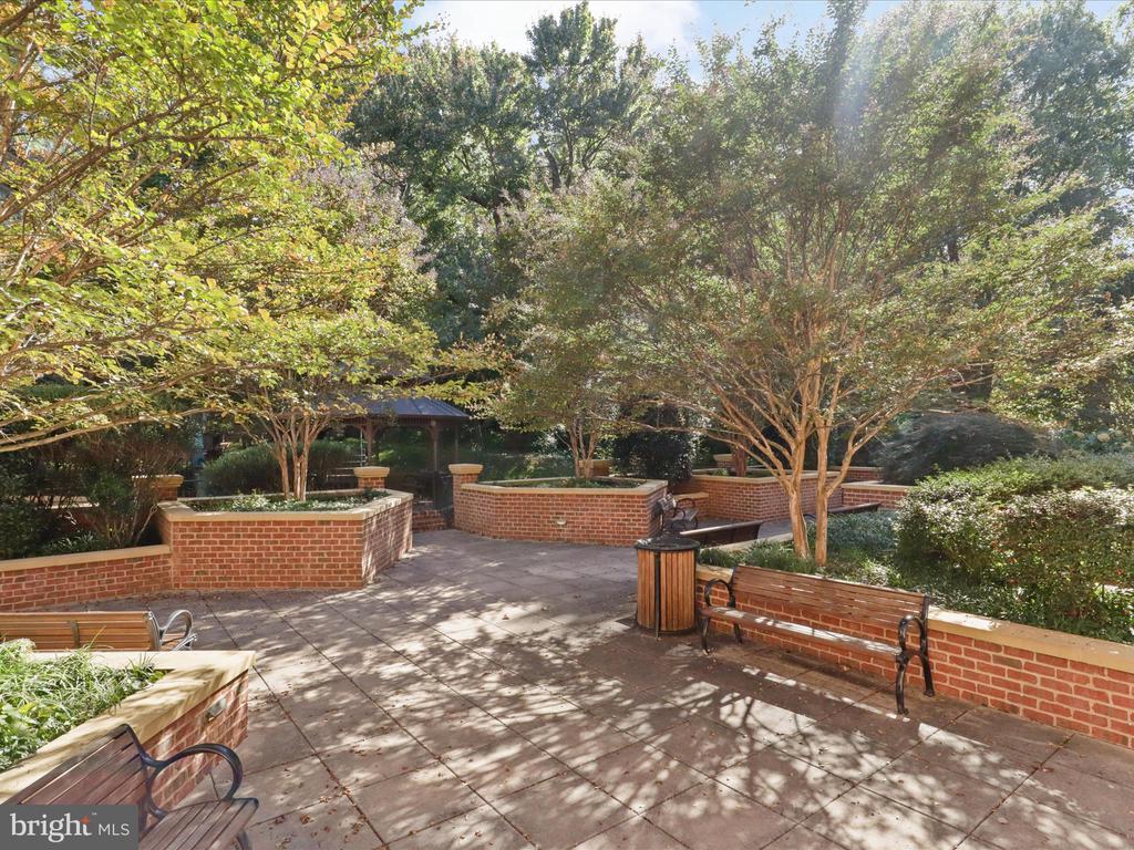 1781 CHAIN BRIDGE ROAD Unit: 303
