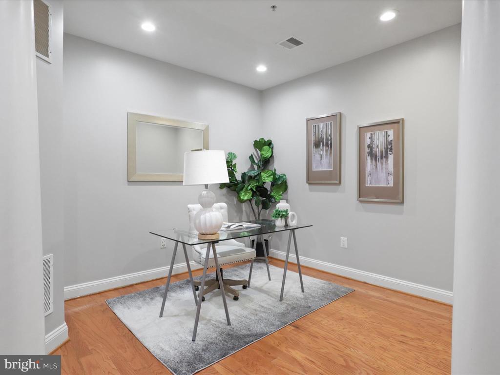 1781 CHAIN BRIDGE ROAD Unit: 303