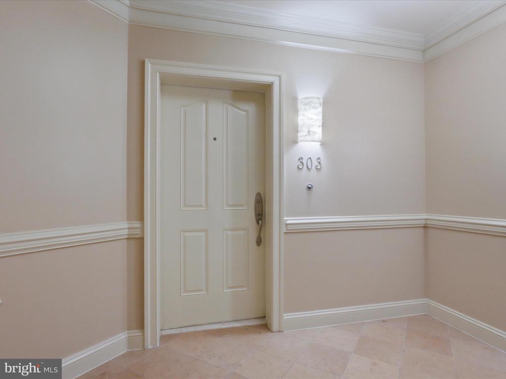 1781 CHAIN BRIDGE ROAD Unit: 303