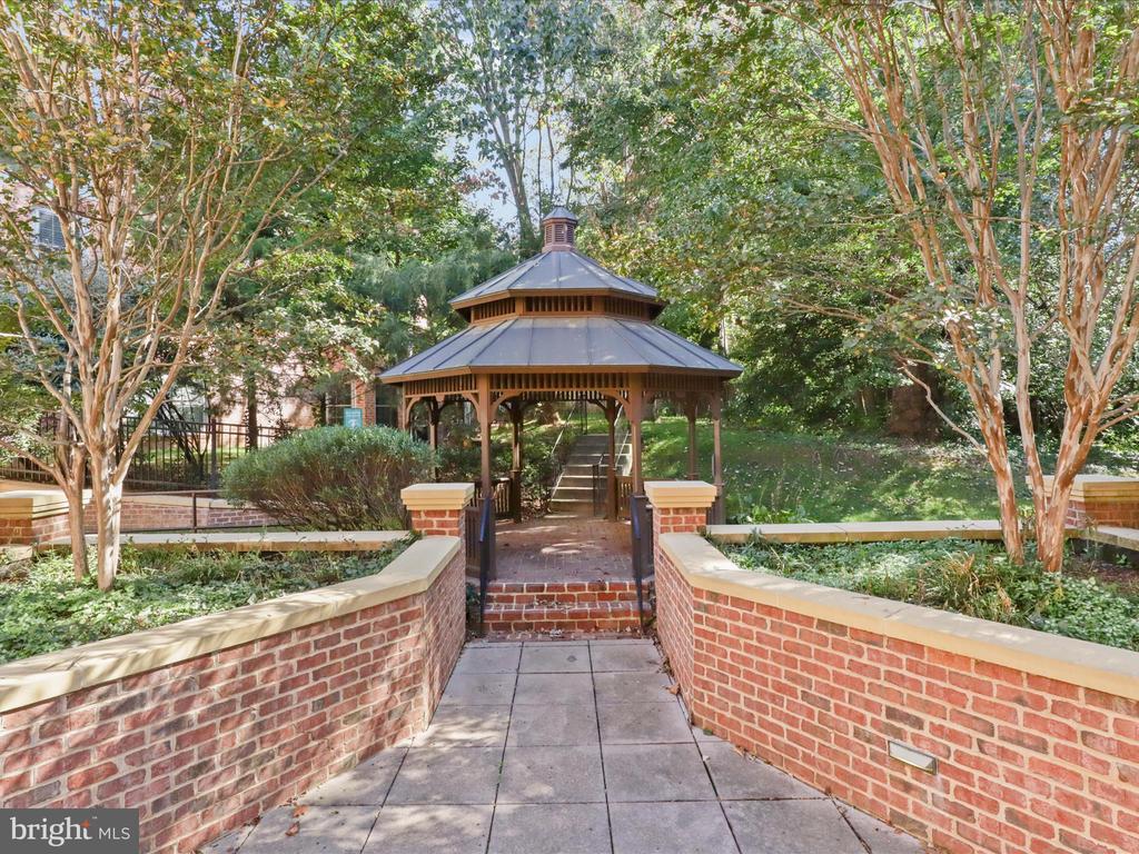 1781 CHAIN BRIDGE ROAD Unit: 303
