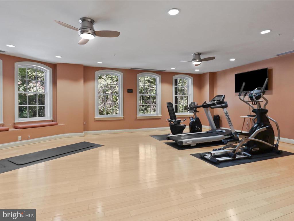 1781 CHAIN BRIDGE ROAD Unit: 303