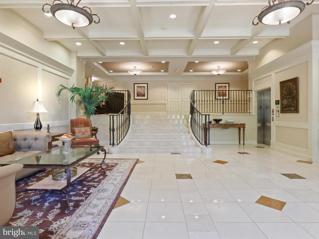 1781 CHAIN BRIDGE ROAD Unit: 303