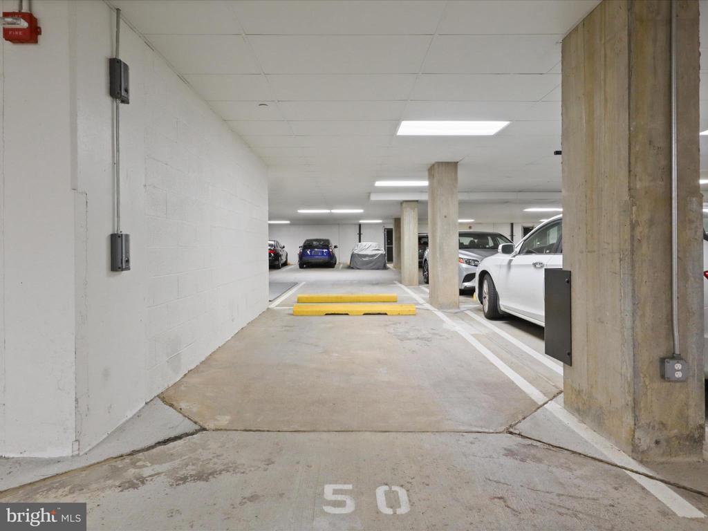 1781 CHAIN BRIDGE ROAD Unit: 303
