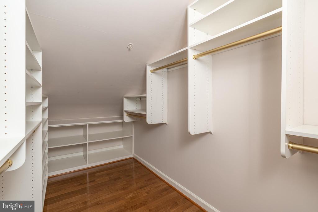 7748 LEGERE COURT