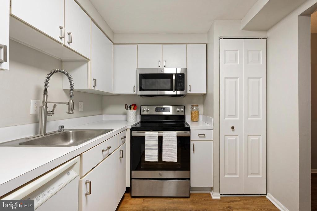 7640 TREMAYNE Unit: 202
